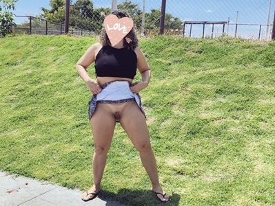Coroa deliciosa exibicionista em publico