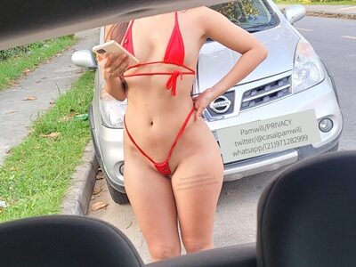 Esposa de fio dental na rua